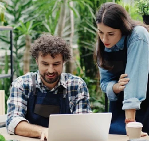 pareja computador